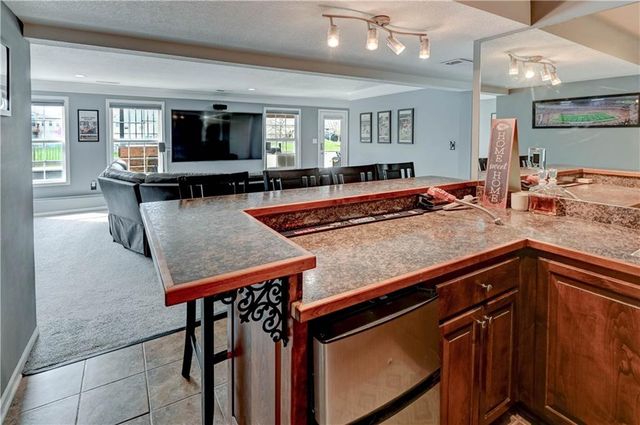 632 SW Lakeview Drive, Grain Valley, MO 64029