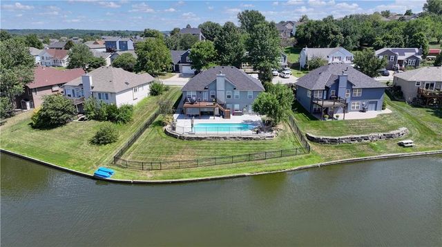 632 SW Lakeview Drive, Grain Valley, MO 64029