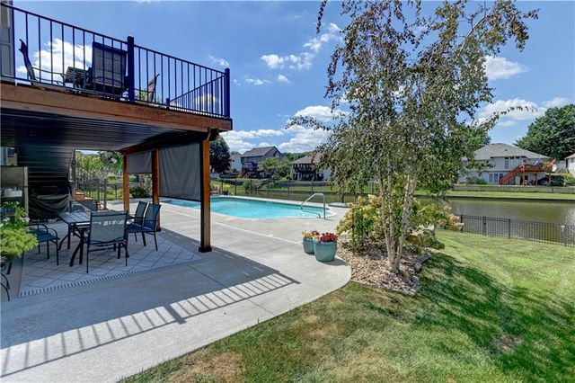 632 SW Lakeview Drive, Grain Valley, MO 64029