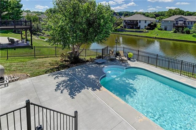 632 SW Lakeview Drive, Grain Valley, MO 64029