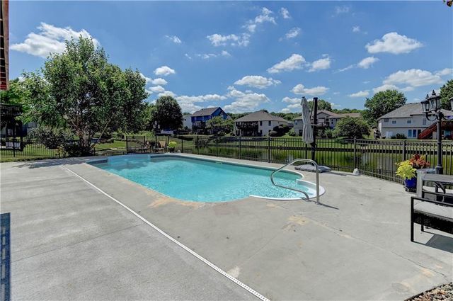 632 SW Lakeview Drive, Grain Valley, MO 64029