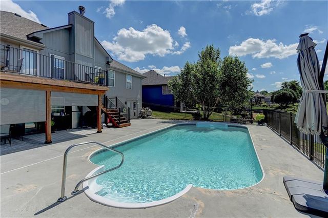 632 SW Lakeview Drive, Grain Valley, MO 64029