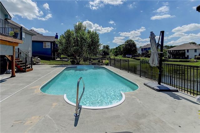 632 SW Lakeview Drive, Grain Valley, MO 64029
