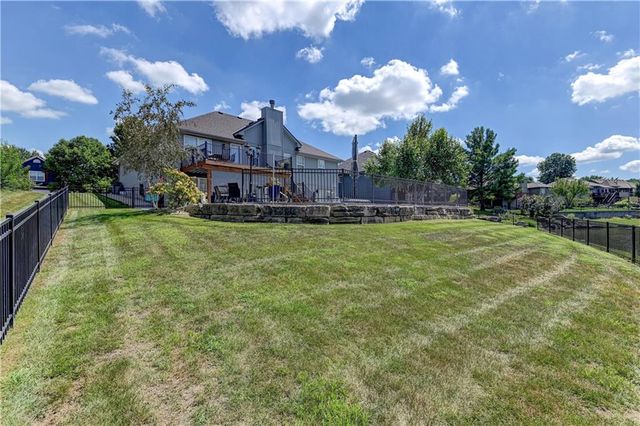 632 SW Lakeview Drive, Grain Valley, MO 64029