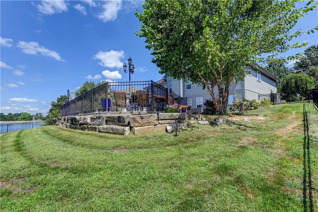 632 SW Lakeview Drive, Grain Valley, MO 64029