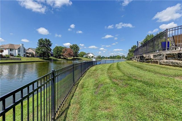 632 SW Lakeview Drive, Grain Valley, MO 64029