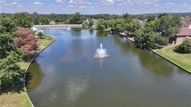 632 SW Lakeview Drive, Grain Valley, MO 64029