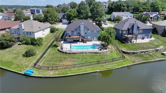 632 SW Lakeview Drive, Grain Valley, MO 64029