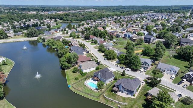 632 SW Lakeview Drive, Grain Valley, MO 64029