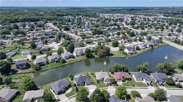 632 SW Lakeview Drive, Grain Valley, MO 64029