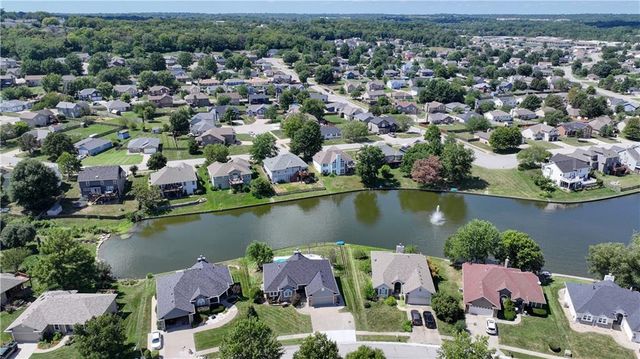 632 SW Lakeview Drive, Grain Valley, MO 64029