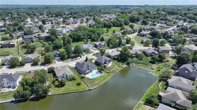 632 SW Lakeview Drive, Grain Valley, MO 64029