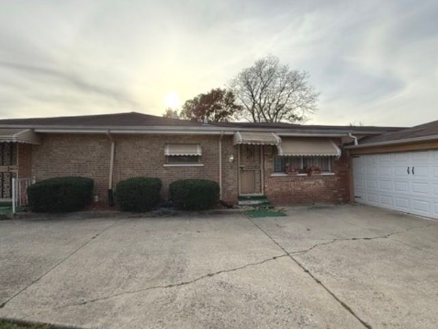 2732 Circle Drive, Markham, IL 60428