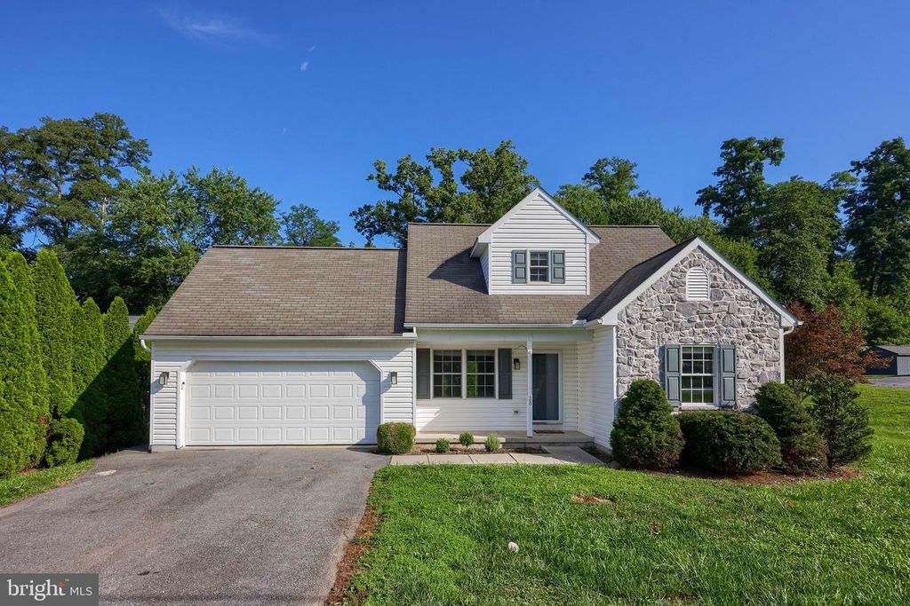 28 ELIZABETH ST, Washington Boro, PA 17582