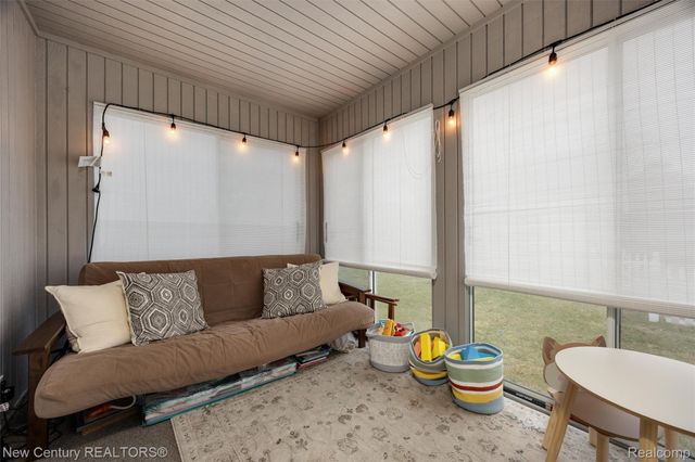 609 E Baker Avenue, Clawson, MI 48017