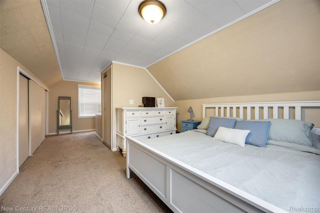 609 E Baker Avenue, Clawson, MI 48017