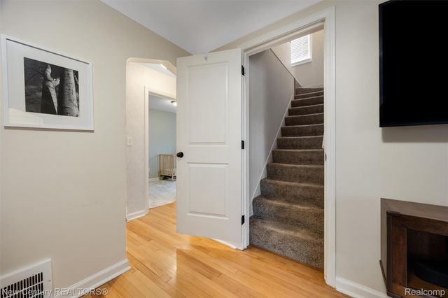 609 E Baker Avenue, Clawson, MI 48017