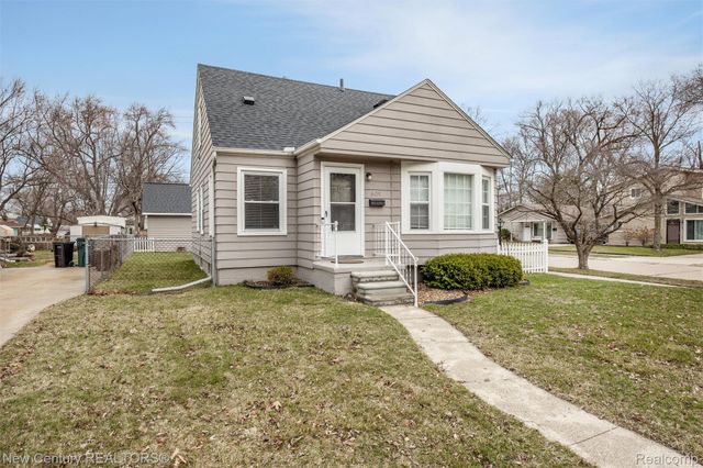 609 E Baker Avenue, Clawson, MI 48017