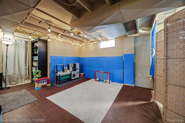 609 E Baker Avenue, Clawson, MI 48017