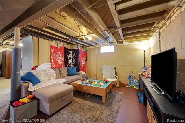 609 E Baker Avenue, Clawson, MI 48017