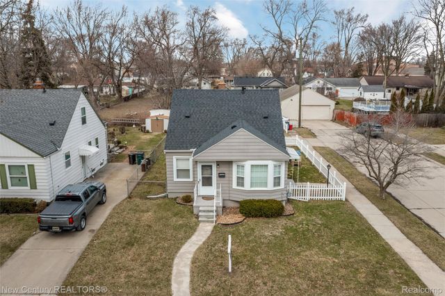 609 E Baker Avenue, Clawson, MI 48017