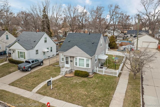 609 E Baker Avenue, Clawson, MI 48017