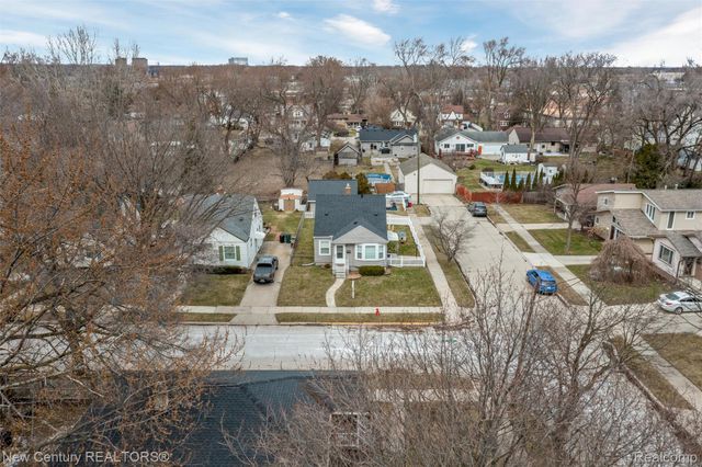 609 E Baker Avenue, Clawson, MI 48017