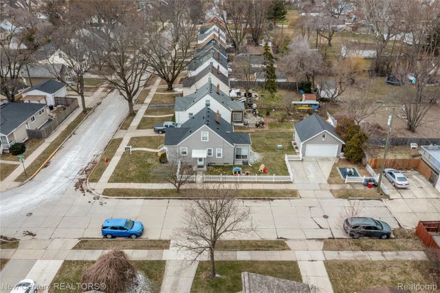 609 E Baker Avenue, Clawson, MI 48017