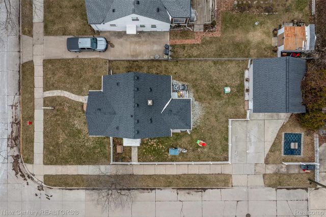 609 E Baker Avenue, Clawson, MI 48017