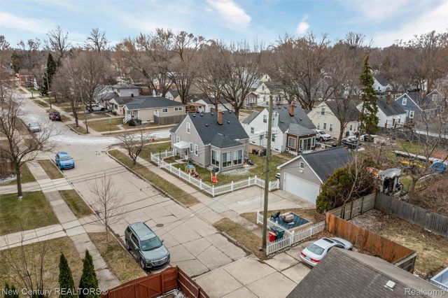 609 E Baker Avenue, Clawson, MI 48017