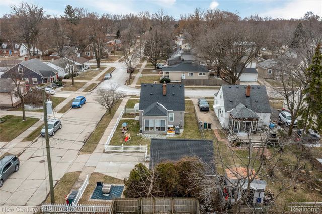 609 E Baker Avenue, Clawson, MI 48017