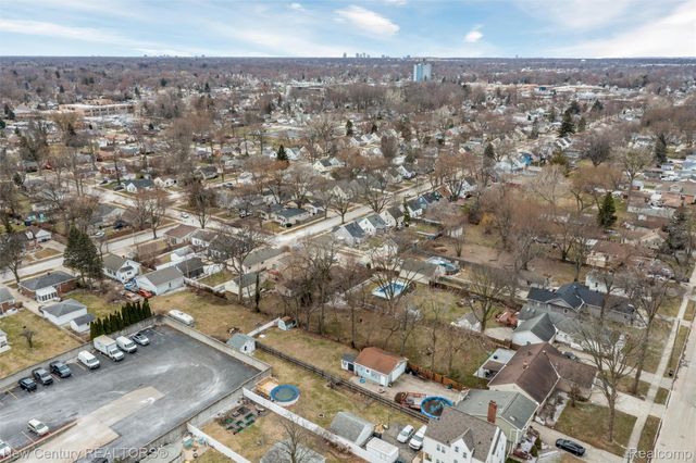 609 E Baker Avenue, Clawson, MI 48017