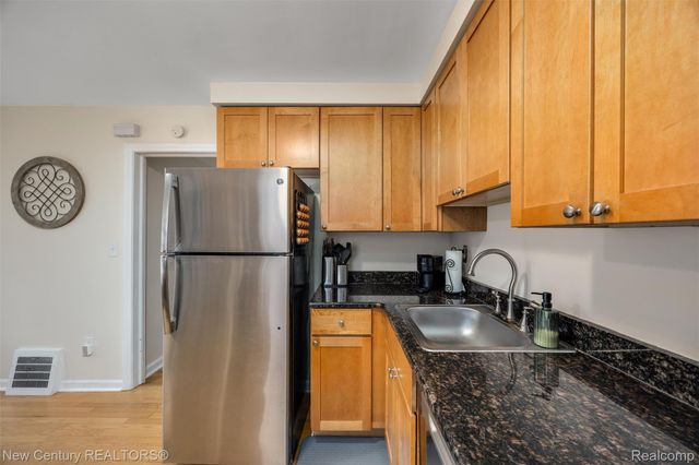 609 E Baker Avenue, Clawson, MI 48017