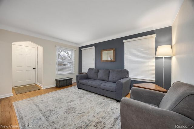 609 E Baker Avenue, Clawson, MI 48017