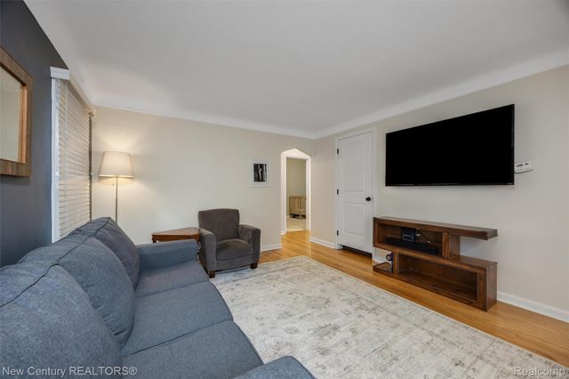 609 E Baker Avenue, Clawson, MI 48017