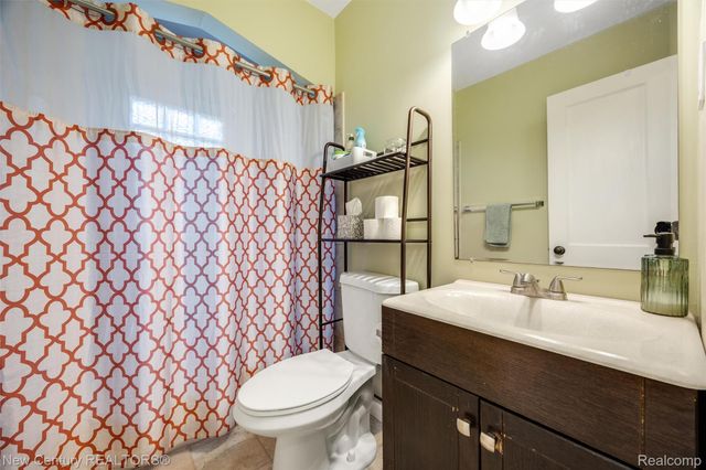 609 E Baker Avenue, Clawson, MI 48017