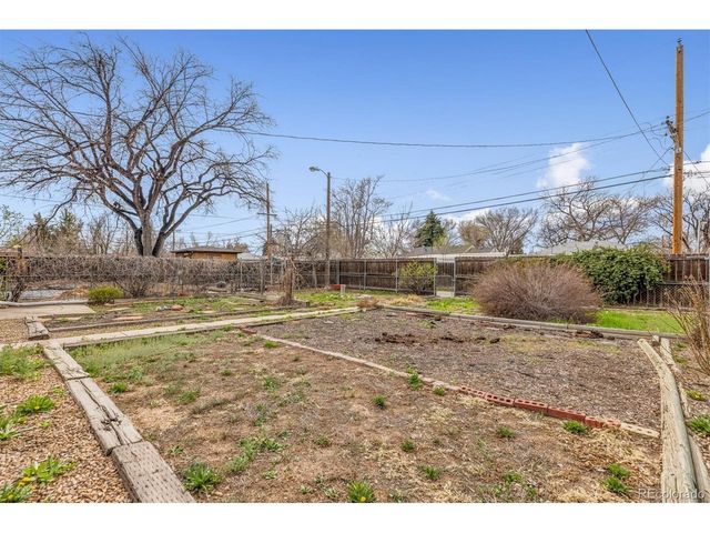 2233 Kenton St, Aurora, CO 80010