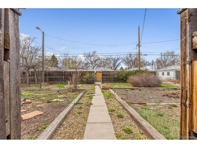 2233 Kenton St, Aurora, CO 80010