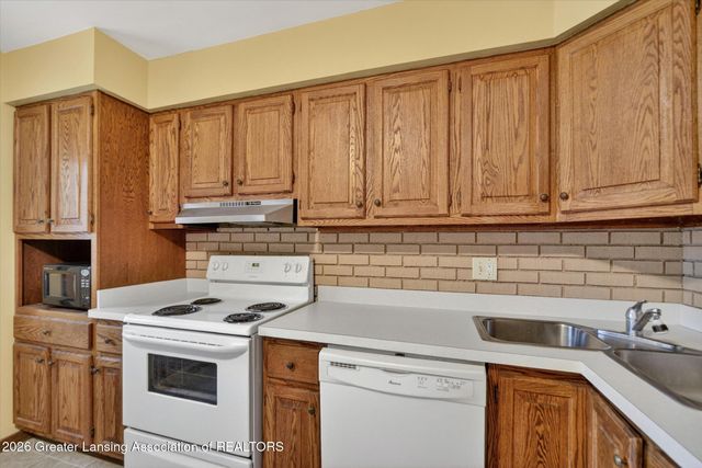 1712 Roselawn Avenue, Lansing, MI 48915