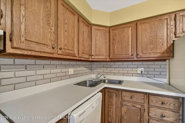 1712 Roselawn Avenue, Lansing, MI 48915