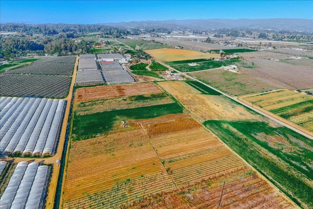 371 Calabasas Road, Watsonville, CA 95076