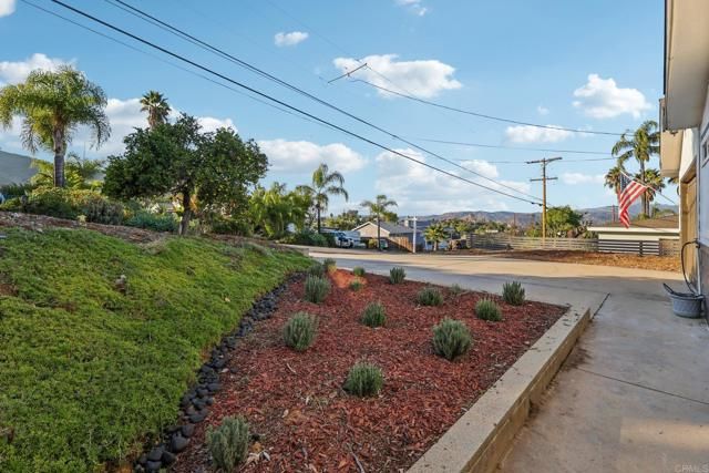 8735 Almond Road, Lakeside, CA 92040