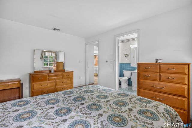 44 Roslyn Drive, Cheshire, CT 06410