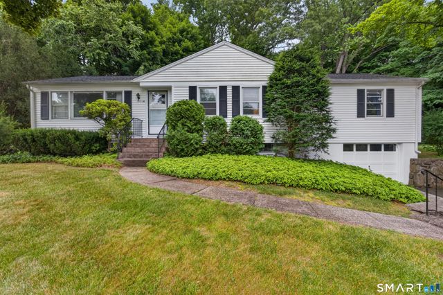 44 Roslyn Drive, Cheshire, CT 06410