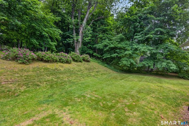 44 Roslyn Drive, Cheshire, CT 06410
