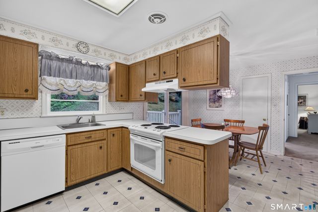 44 Roslyn Drive, Cheshire, CT 06410