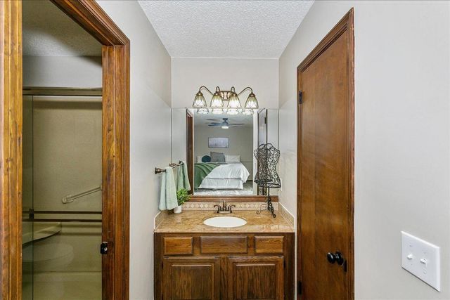 8425 E Mount Vernon St, Wichita, KS 67207