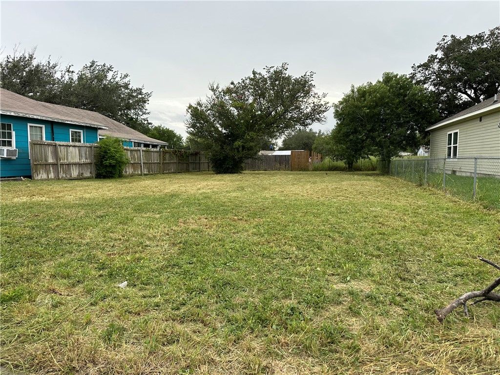 812 Avenue A, Sinton, TX 78387 — exterior