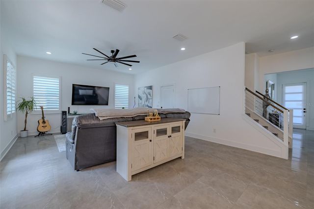 5002 W IDAHO STREET, Tampa, FL 33616