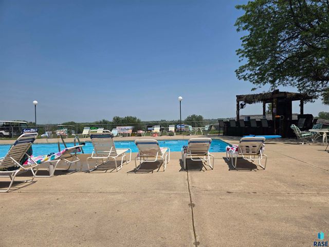 2201 Dean Dr Drive, Mitchell, SD 57301